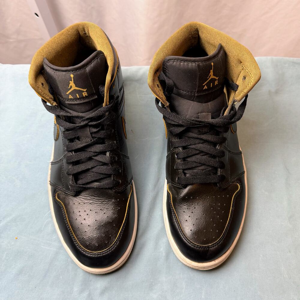 Nike Air Jordan 1 Mid Black Gold Mens 10.5 Sneakers 554724-012 Retro 2016